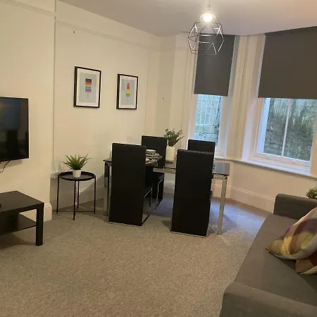The Sand Bank - Flat 1, Cosy, Central, Sleeps 4, 7 Min From The Beach, Pet Friendly, Parking, Wifi, Kitchen,Washer,Private Exit Bournemouth Exterior photo