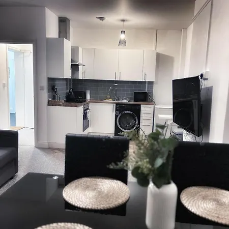 The Sand Bank - Flat 1, Cosy, Central, Sleeps 4, 7 Min From The Beach, Pet Friendly, Parking, Wifi, Kitchen,Washer,Private Exit Bournemouth Exterior photo