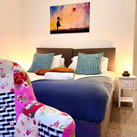 The Sand Bank - Flat 1, Cosy, Central, Sleeps 4, 7 Min From The Beach, Pet Friendly, Parking, Wifi, Kitchen,Washer,Private Exit Bournemouth Exterior photo
