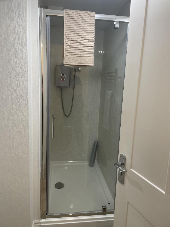 The Sand Bank - Flat 1, Cosy, Central, Sleeps 4, 7 Min From The Beach, Pet Friendly, Parking, Wifi, Kitchen,Washer,Private Exit *