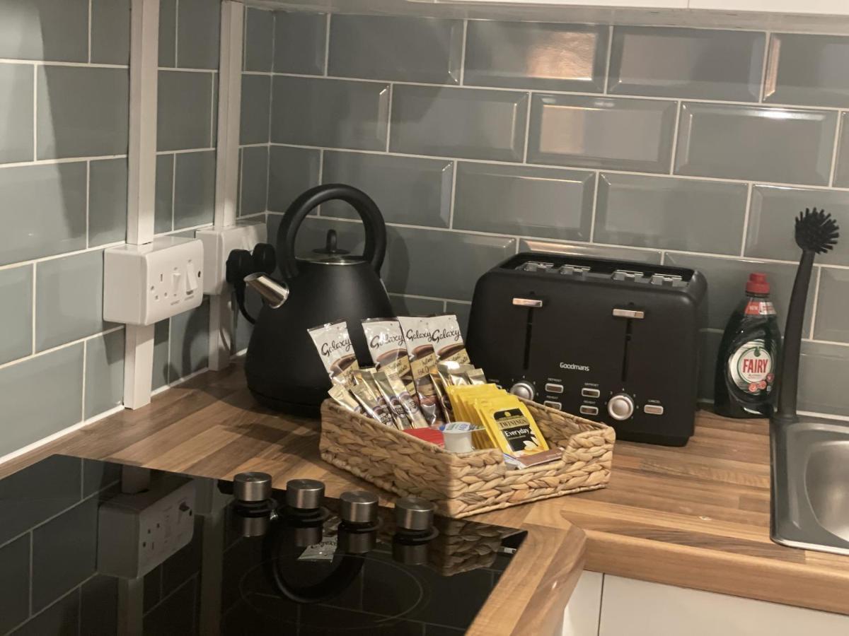 Apartment The Sand Bank - Flat 1, Cosy, Central, Sleeps 4, 7 Min From The Beach, Pet Friendly, Parking, Wifi, Kitchen,Washer,Private Exit Bournemouth