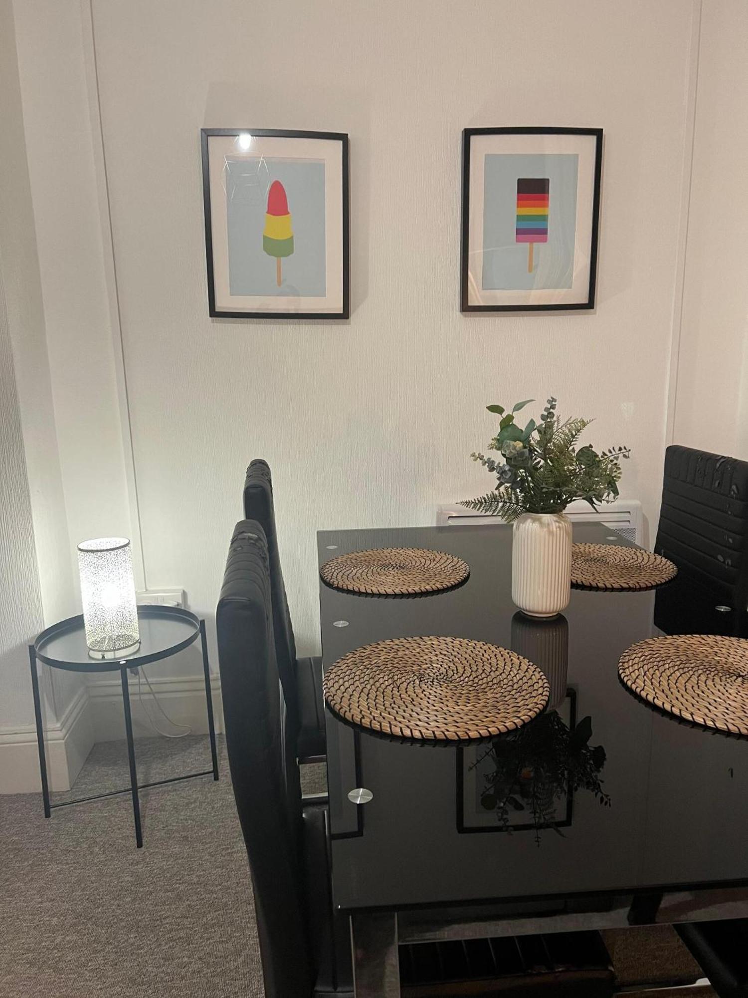 Apartment The Sand Bank - Flat 1, Cosy, Central, Sleeps 4, 7 Min From The Beach, Pet Friendly, Parking, Wifi, Kitchen,Washer,Private Exit Bournemouth