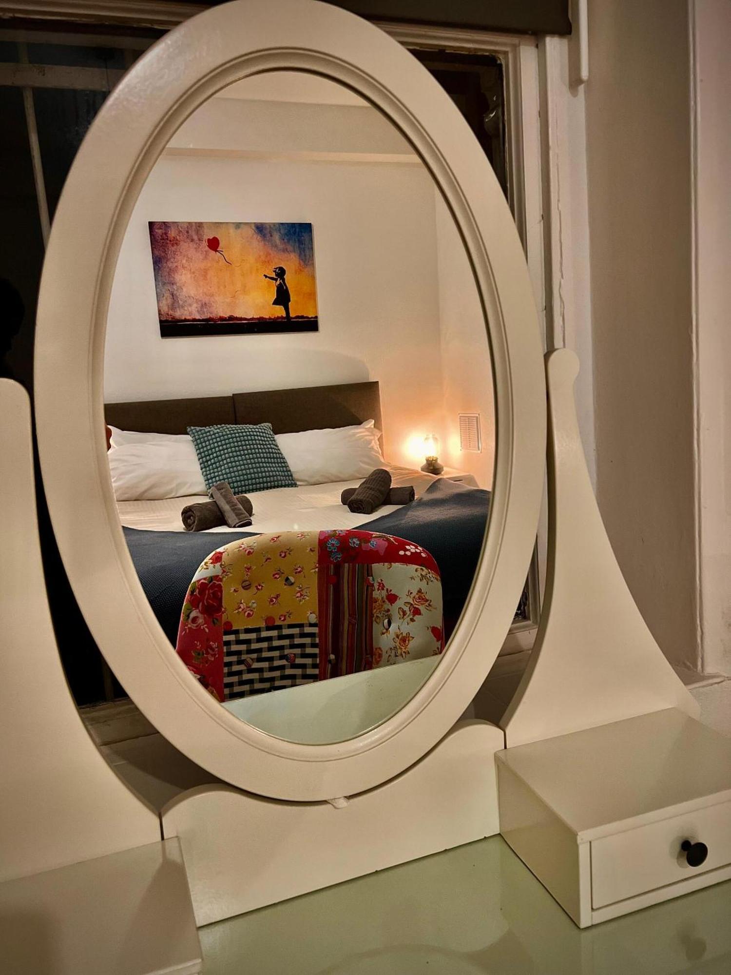 The Sand Bank - Flat 1, Cosy, Central, Sleeps 4, 7 Min From The Beach, Pet Friendly, Parking, Wifi, Kitchen,Washer,Private Exit Apartment *
