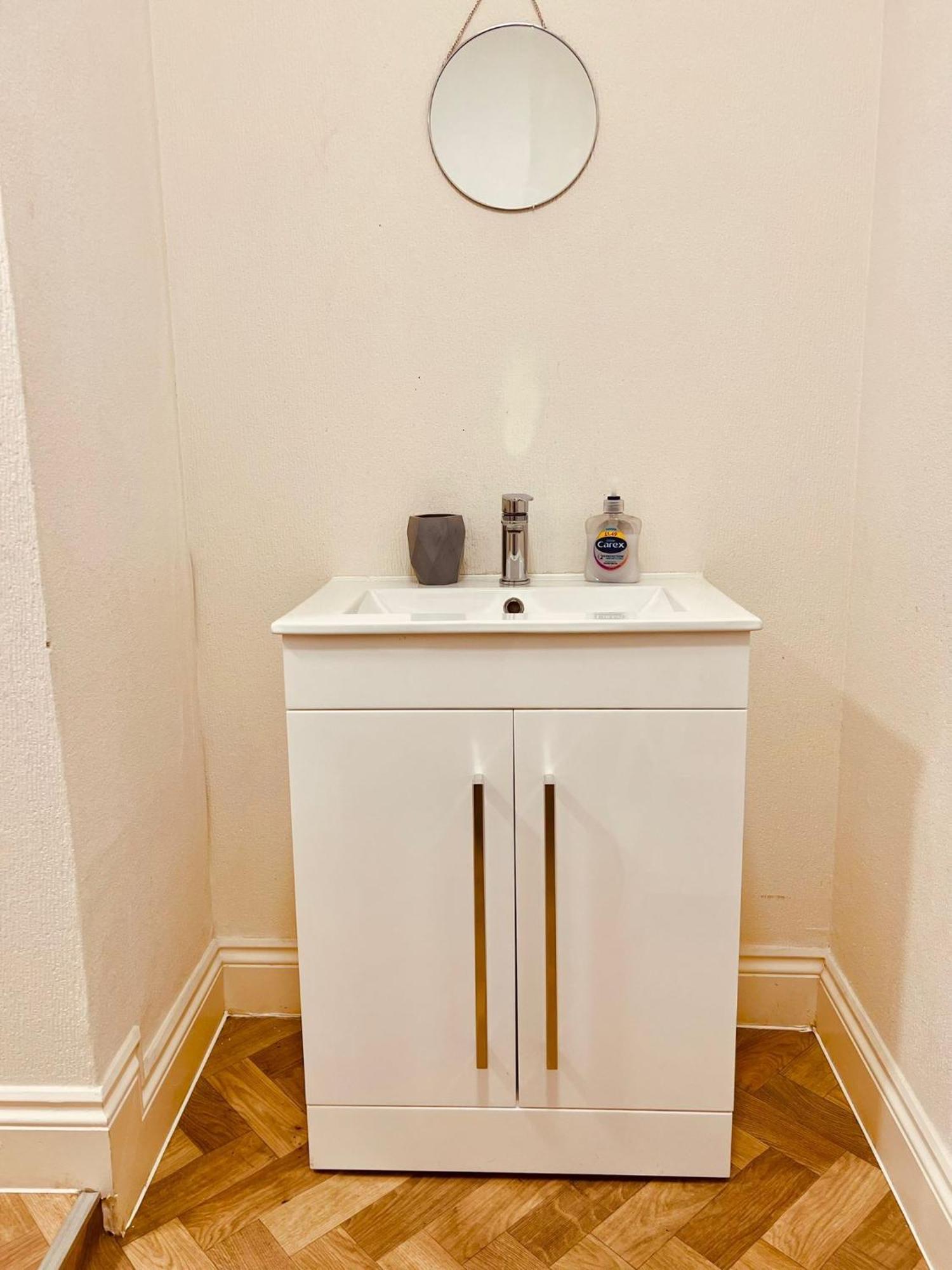 The Sand Bank - Flat 1, Cosy, Central, Sleeps 4, 7 Min From The Beach, Pet Friendly, Parking, Wifi, Kitchen,Washer,Private Exit Apartment Bournemouth