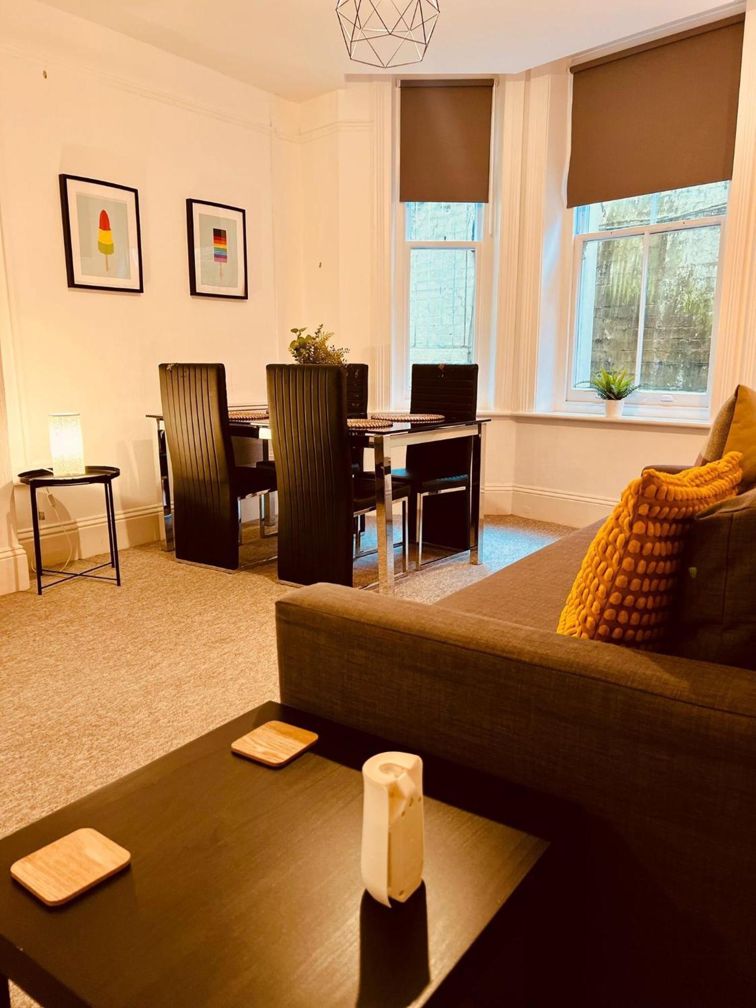 The Sand Bank - Flat 1, Cosy, Central, Sleeps 4, 7 Min From The Beach, Pet Friendly, Parking, Wifi, Kitchen,Washer,Private Exit Bournemouth