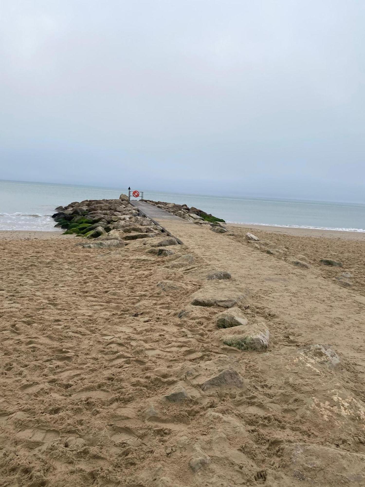 Apartment The Sand Bank - Flat 1, Cosy, Central, Sleeps 4, 7 Min From The Beach, Pet Friendly, Parking, Wifi, Kitchen,Washer,Private Exit