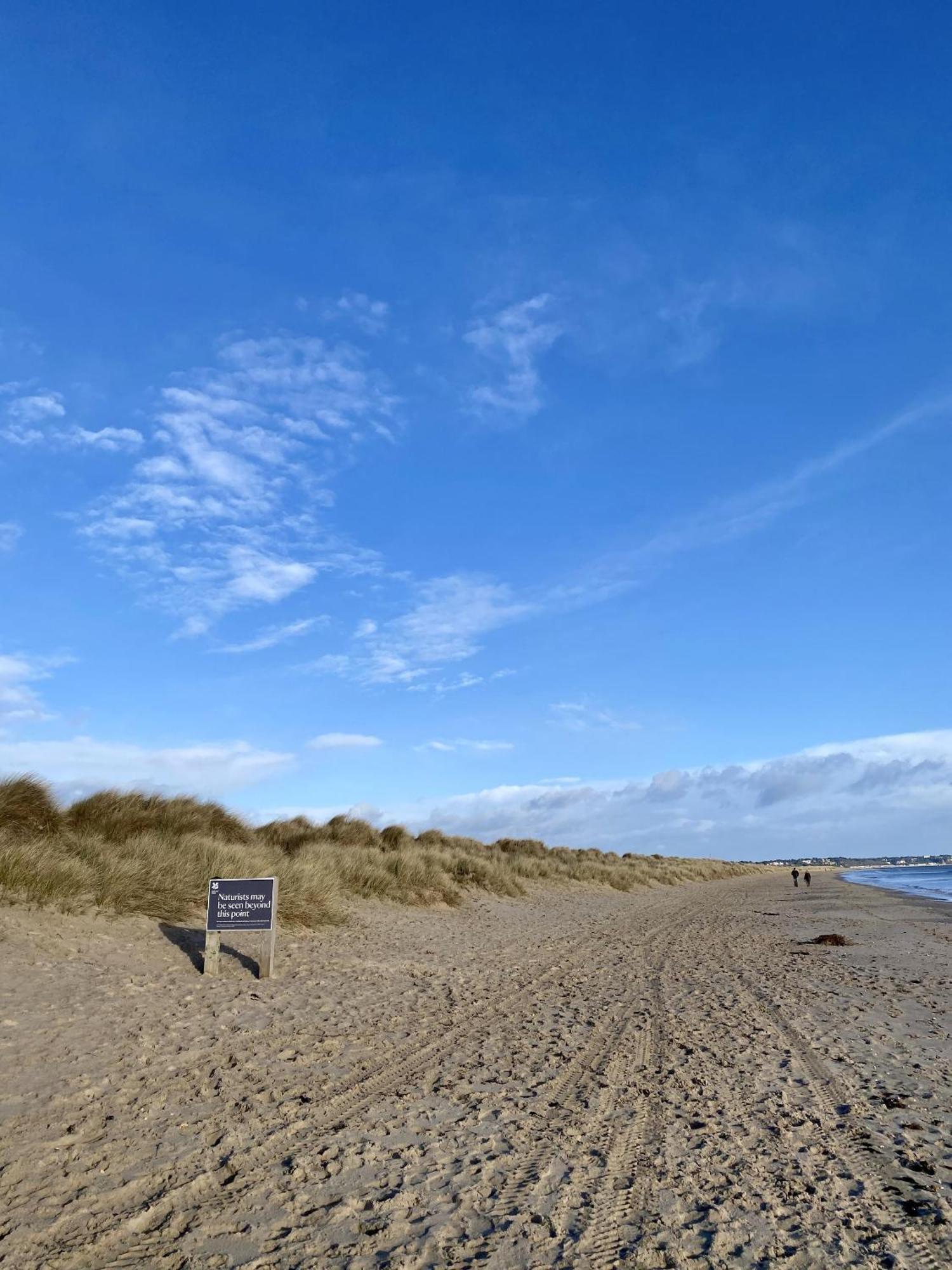 The Sand Bank - Flat 1, Cosy, Central, Sleeps 4, 7 Min From The Beach, Pet Friendly, Parking, Wifi, Kitchen,Washer,Private Exit * Bournemouth