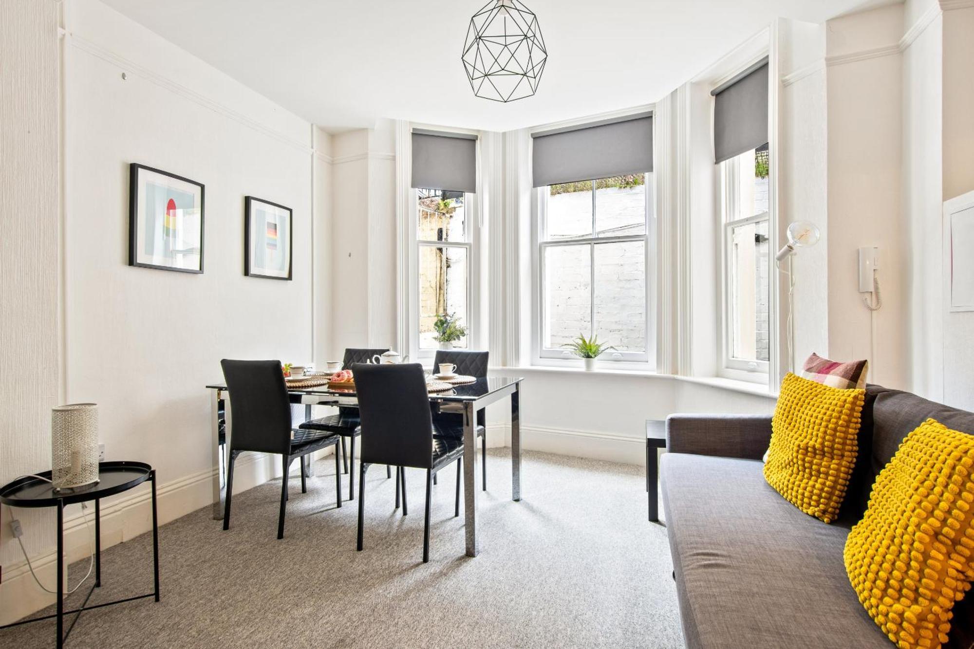 Appartamento The Bank - Flat 1, Cosy, Bournemouth, Sleeps 4, 7 Min From The Beach, Pet Friendly, Parking, Wifi, Kitchen,washer,private Exit