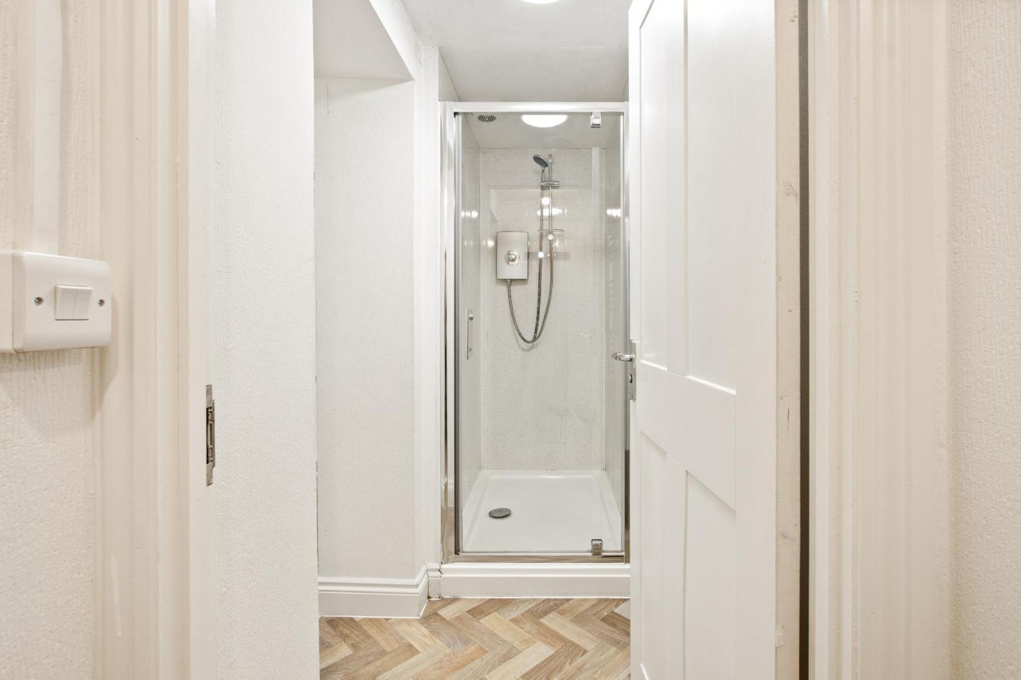 Appartamento The Bank - Flat 1, Cosy, Bournemouth, Sleeps 4, 7 Min From The Beach, Pet Friendly, Parking, Wifi, Kitchen,washer,private Exit