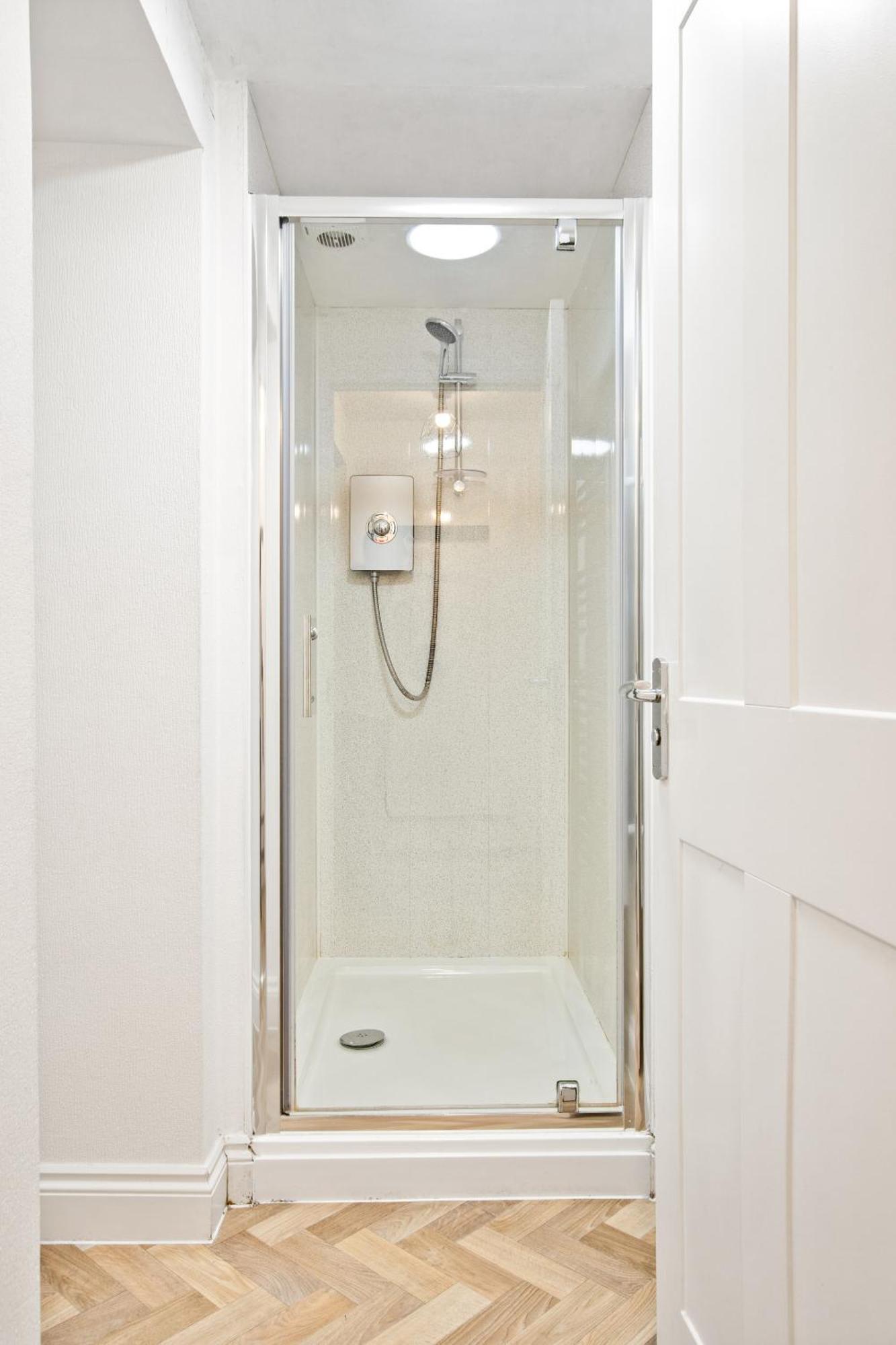 Appartamento The Bank - Flat 1, Cosy, Bournemouth, Sleeps 4, 7 Min From The Beach, Pet Friendly, Parking, Wifi, Kitchen,washer,private Exit Bournemouth